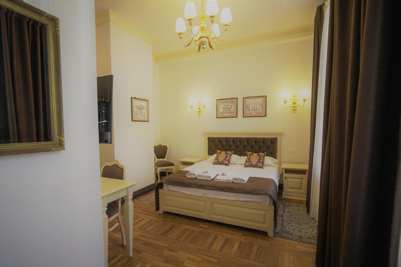 La Curtea Domneasca Hotel เปียตราเนียมซ์ ภายนอก รูปภาพ