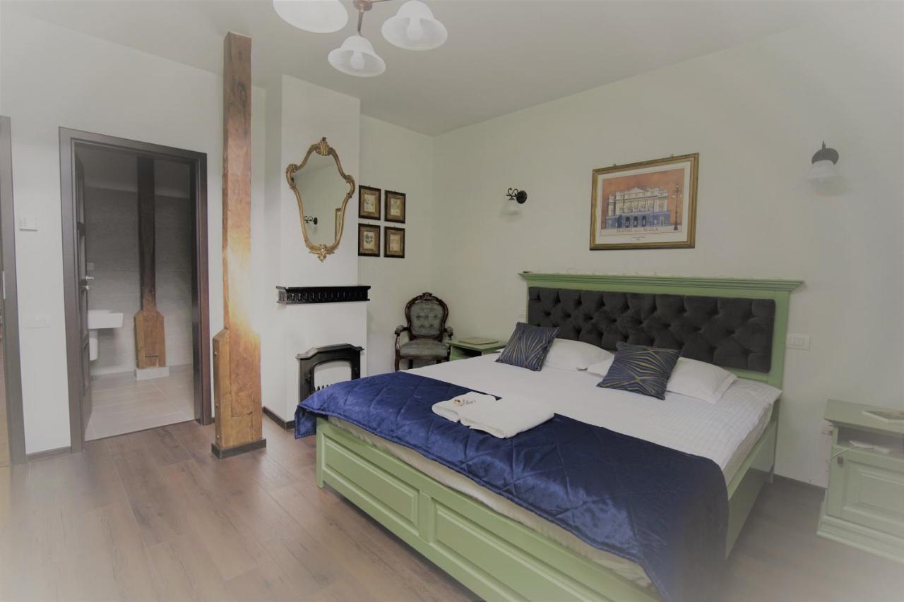 La Curtea Domneasca Hotel เปียตราเนียมซ์ ภายนอก รูปภาพ